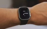 homem usando Apple Watch Ultra 2