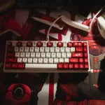 Dois mouses razer ao lado de teclado