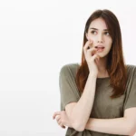 moça surpreso com golpe em compra pela internet