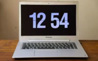 notebook lenovo com processador i5 sobre mesa