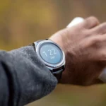 homem usando smartwatch ilustrando os modelos de relógios inteligente Xiaomi Amazfit